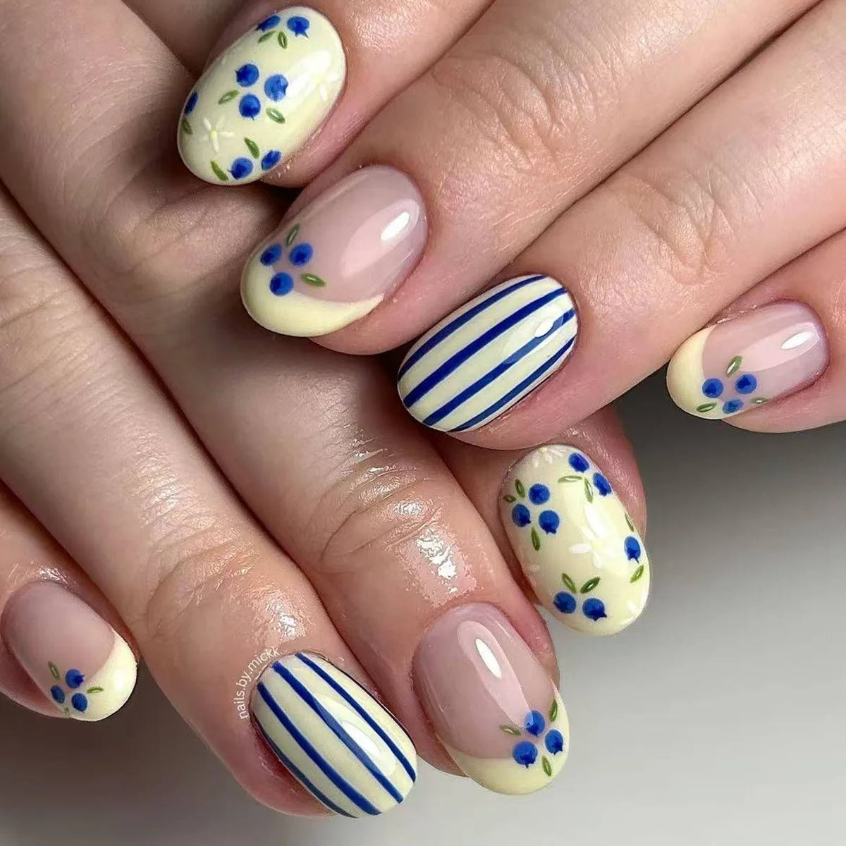 24PCS Sweet Short Round Press on Nails Cute 3D Fruit Blue Stripes Almond False Nails Wearable Lemon Patterns French Ins Manicure