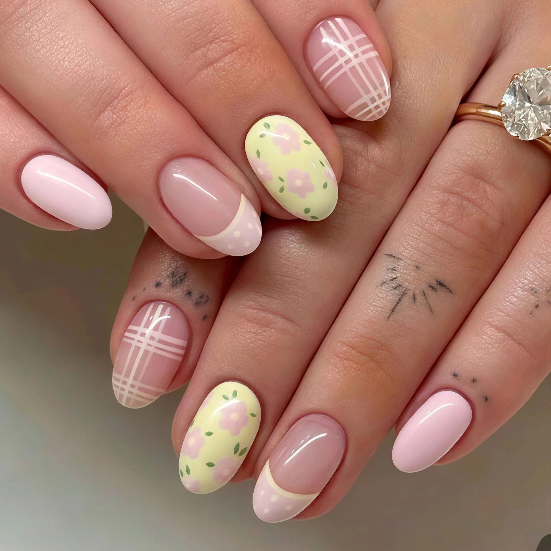 24PCS Sweet Short Round Press on Nails Cute 3D Fruit Blue Stripes Almond False Nails Wearable Lemon Patterns French Ins Manicure